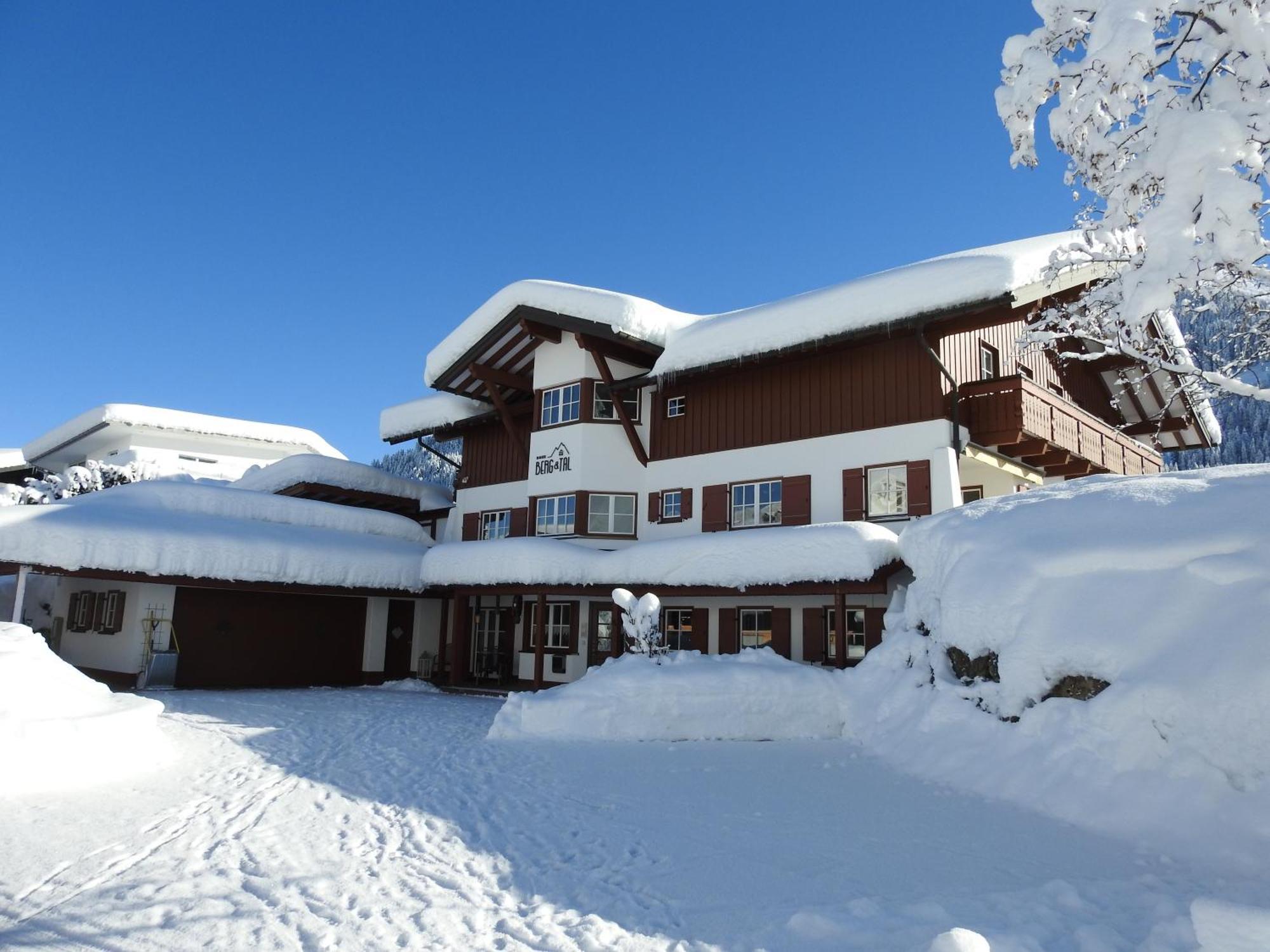 ヒルシュエックHaus Berg & Talアパートメント エクステリア 写真