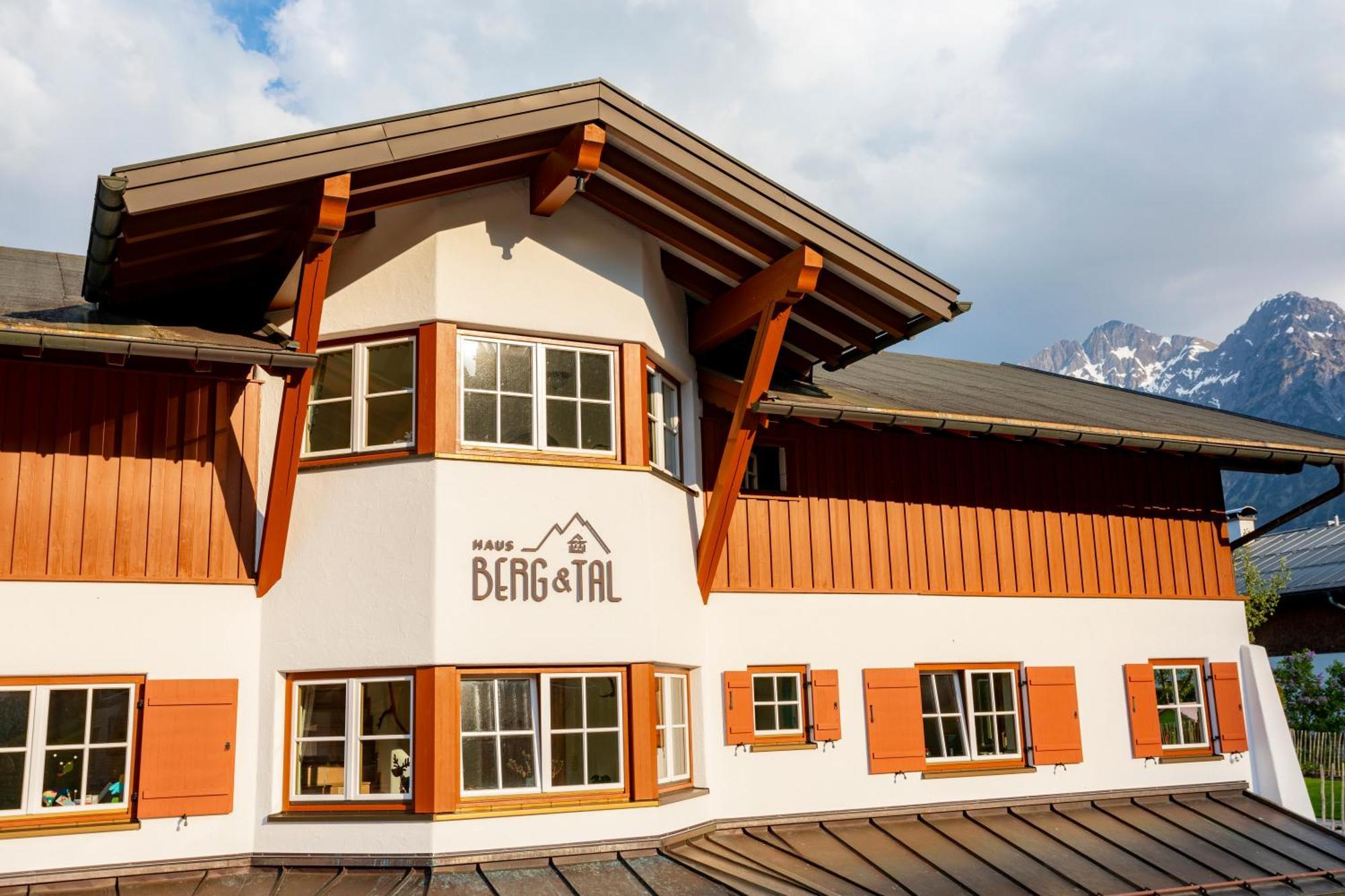 ヒルシュエックHaus Berg & Talアパートメント エクステリア 写真